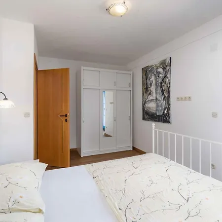 Holiday home In 33081 Supetarska Draga