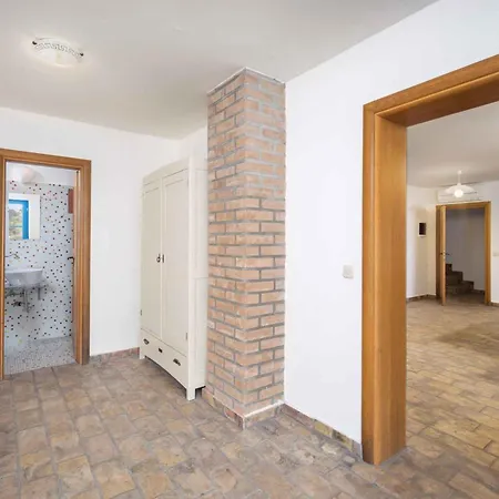 In 33081 *